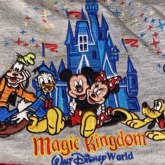 Walt Disney World Magic Kingdom Embroidered mickey & friends XL tshirt - Picture 4 of 7